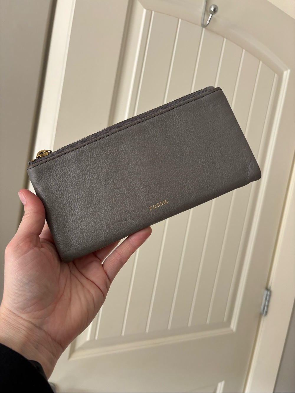 Fossil Gray Leather RFID Tab Wallet Zip Around Coin Pocket Continental Wallet